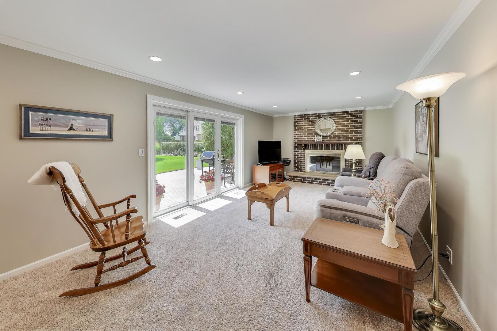 219 E Reseda Parkway