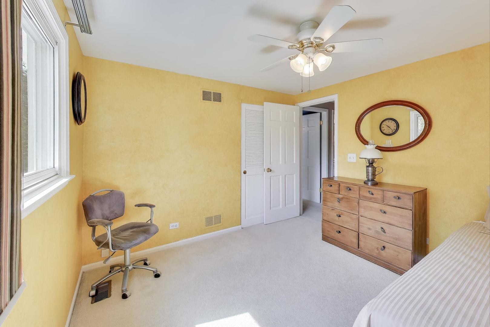 219 E Reseda Parkway