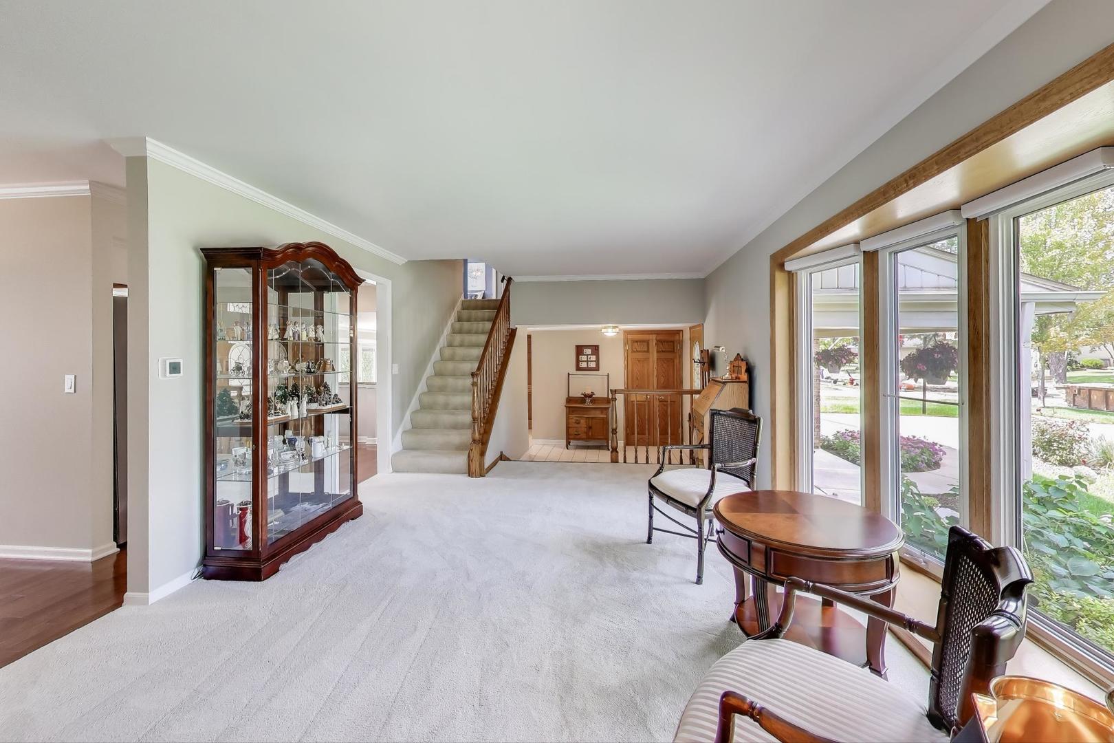 219 E Reseda Parkway