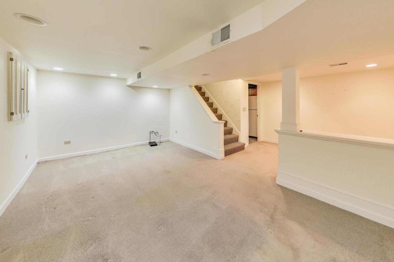 222 S Dwyer Avenue