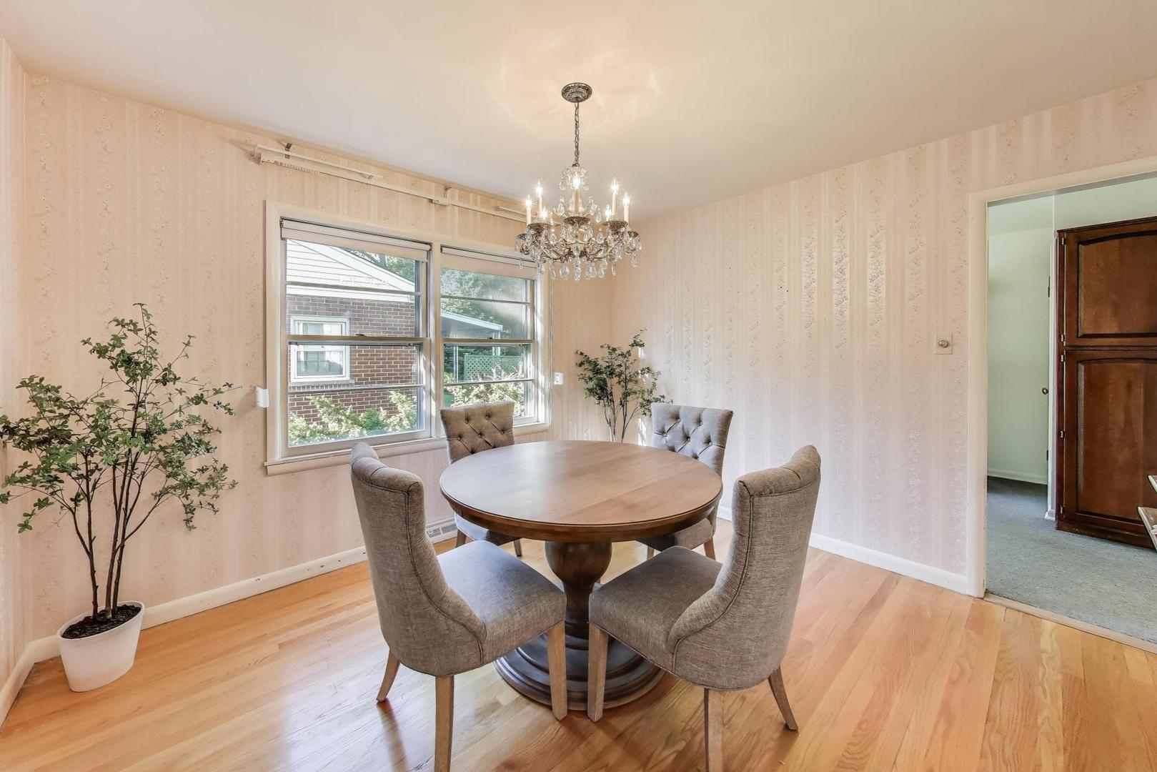 222 S Dwyer Avenue