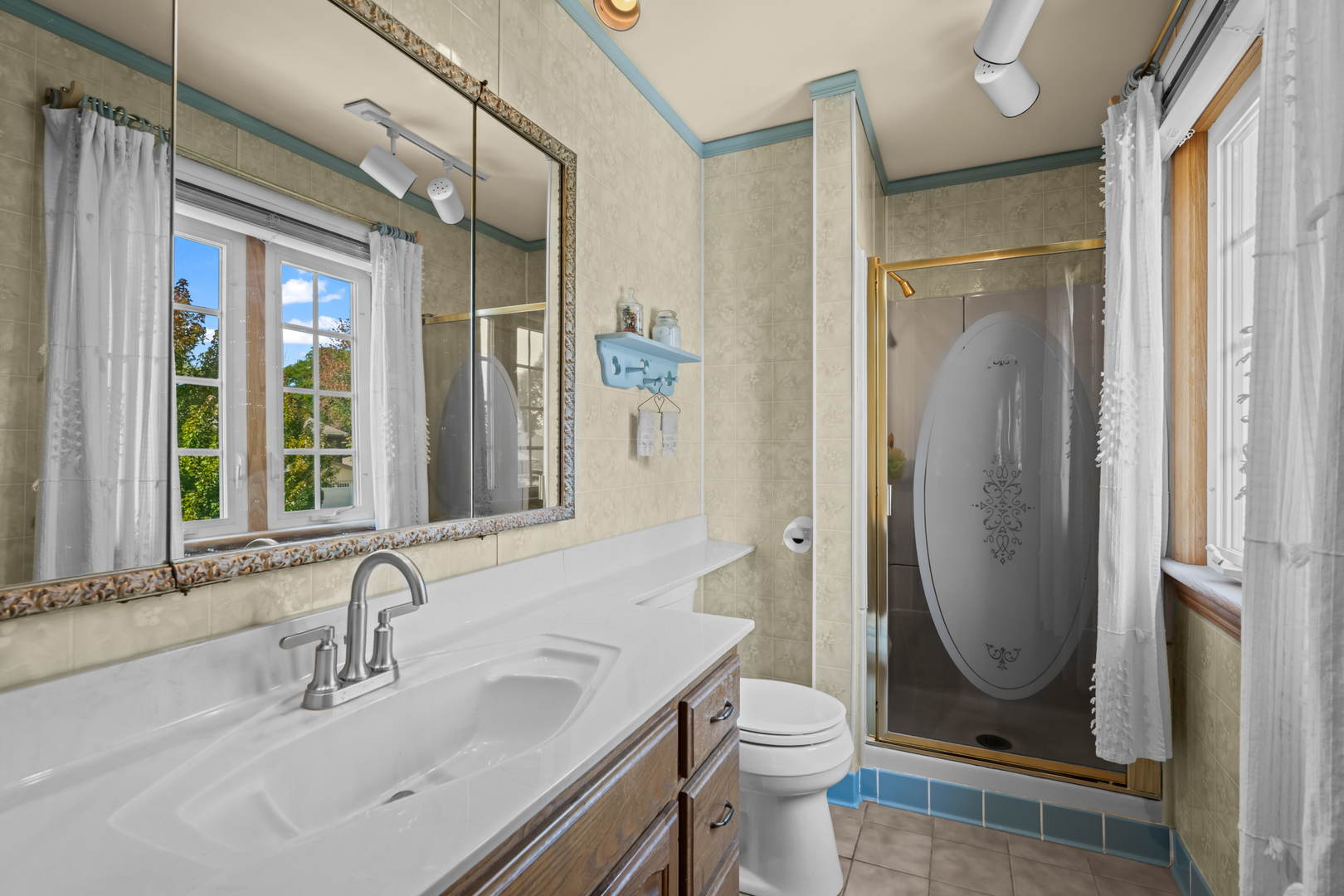 1114 S Fernandez Avenue