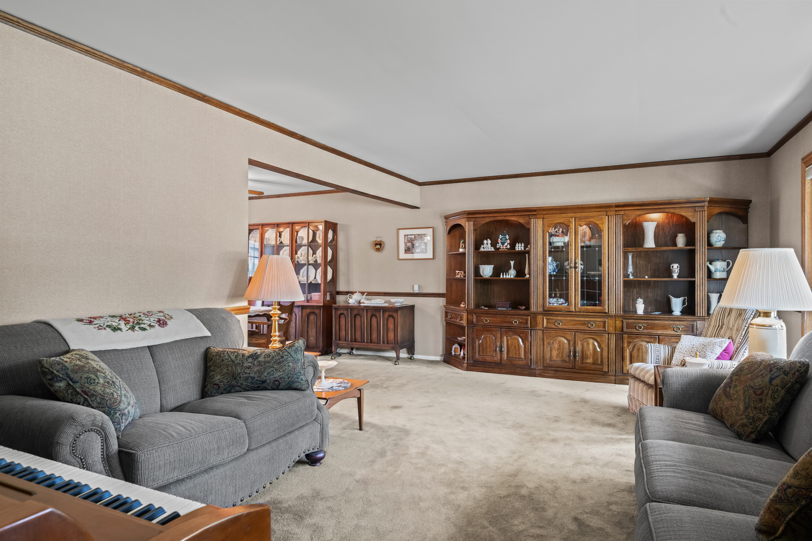 1114 S Fernandez Avenue