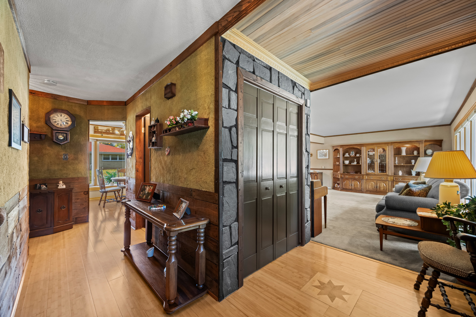 1114 S Fernandez Avenue