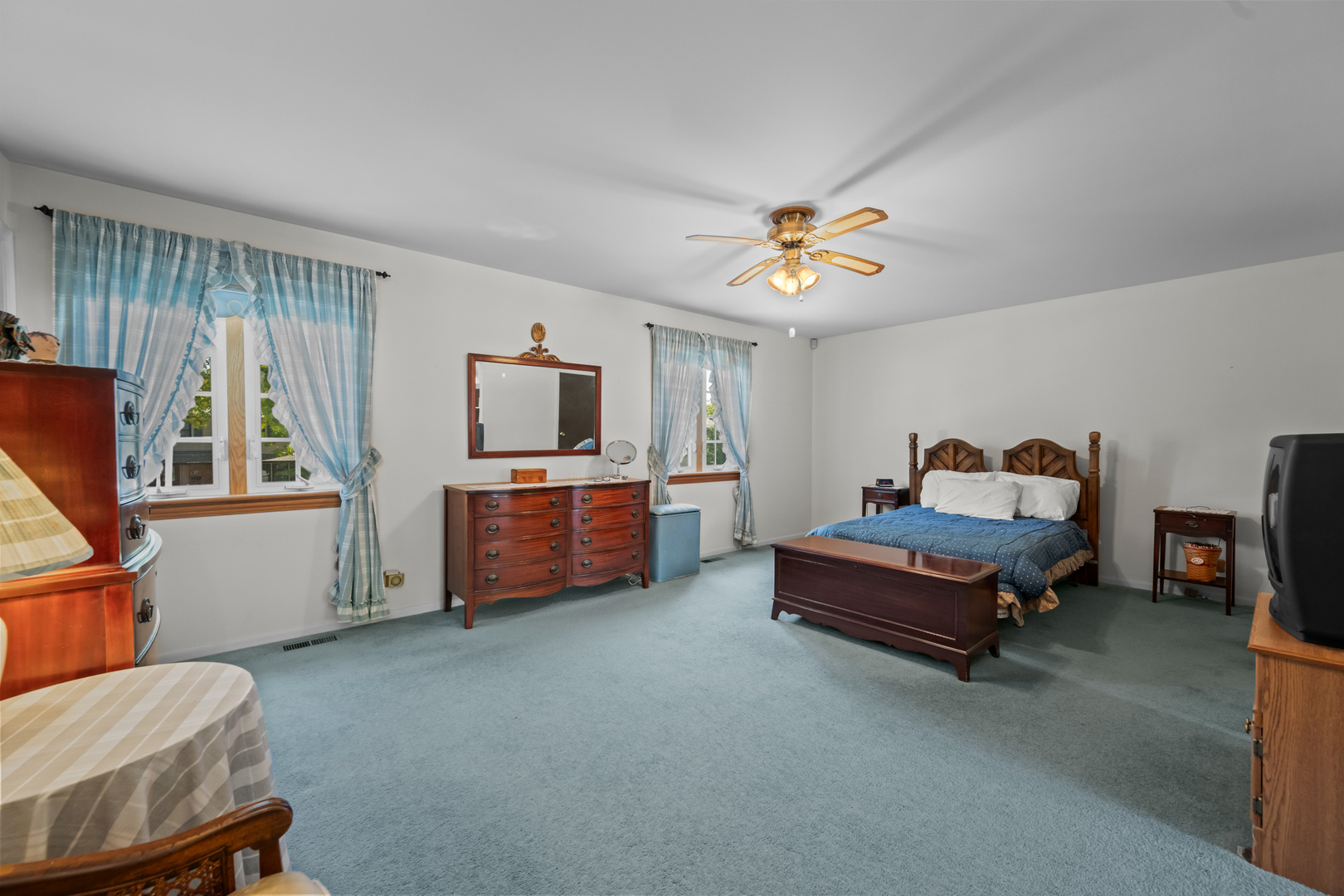 1114 S Fernandez Avenue