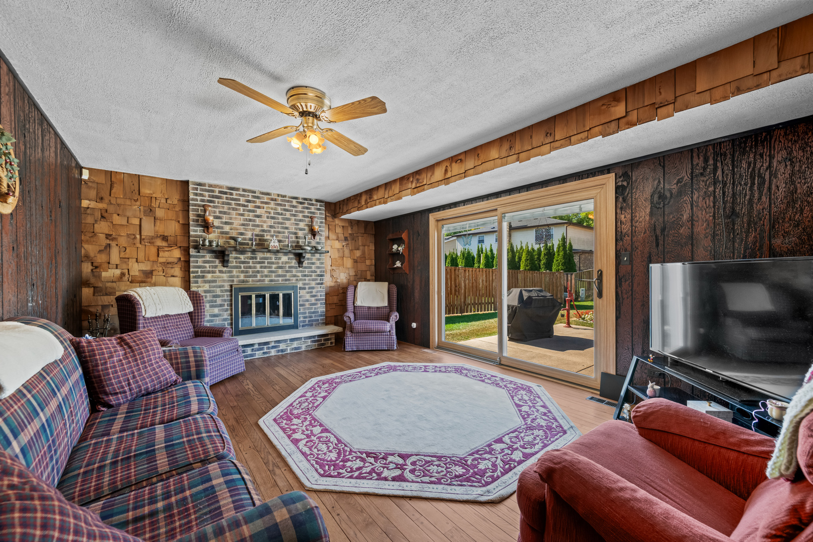 1114 S Fernandez Avenue