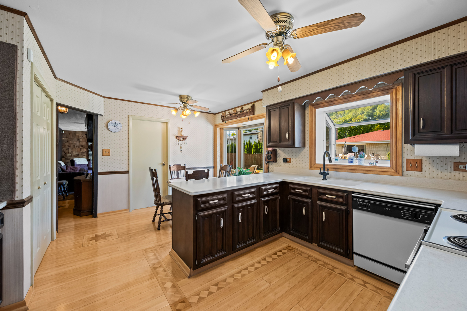 1114 S Fernandez Avenue