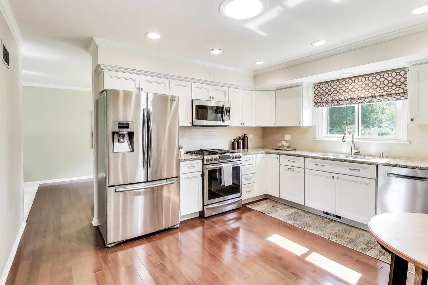 219 E Reseda Parkway