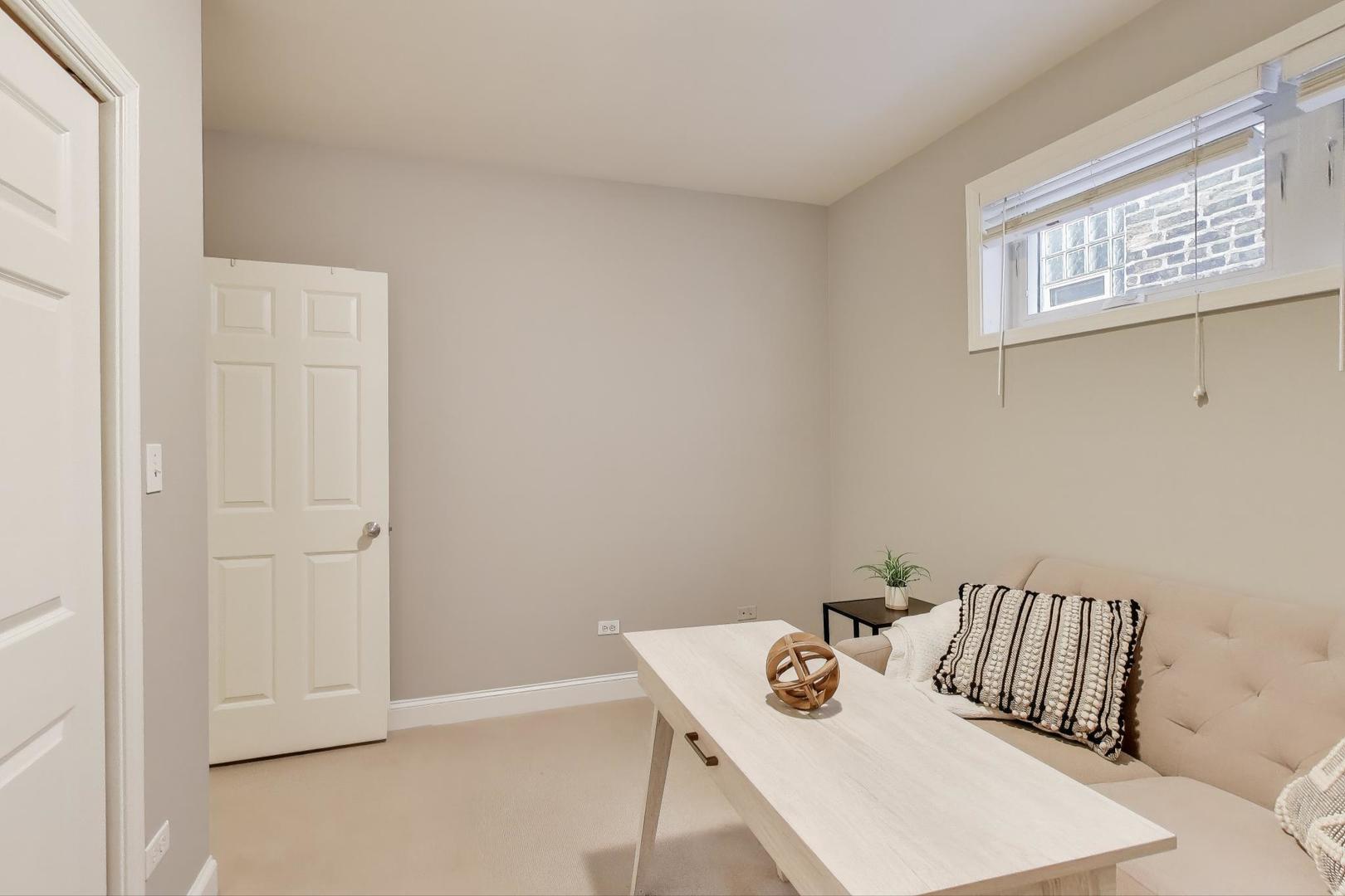 819 N Damen Avenue Unit: 2