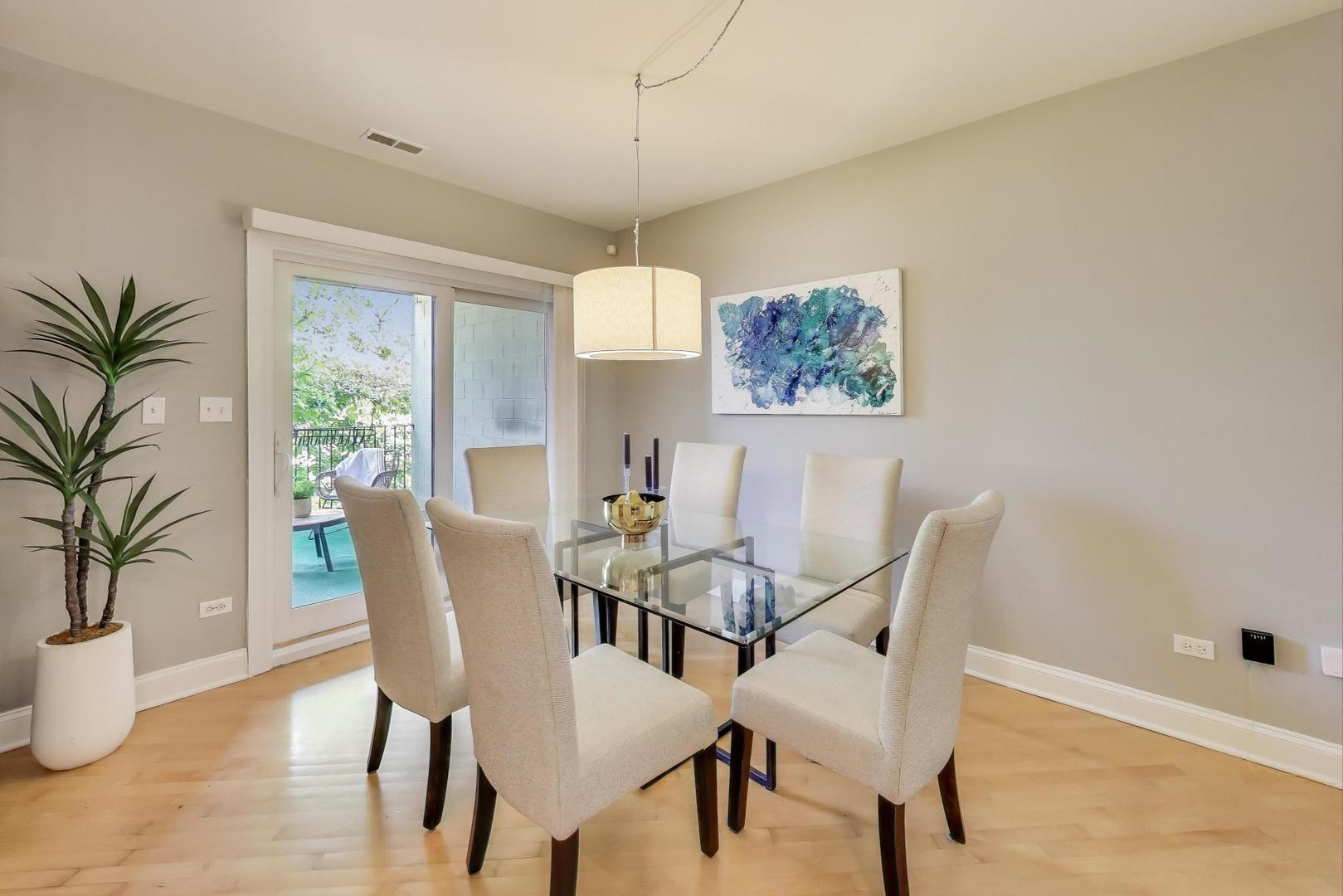 819 N Damen Avenue Unit: 2