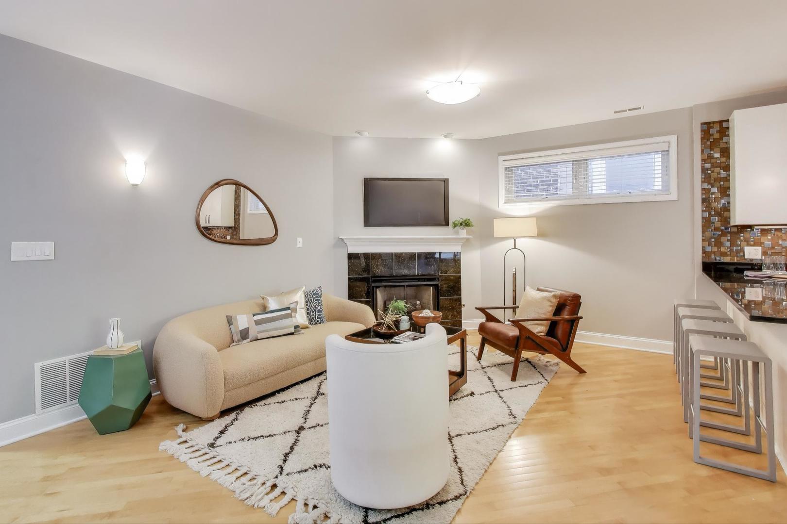 819 N Damen Avenue Unit: 2