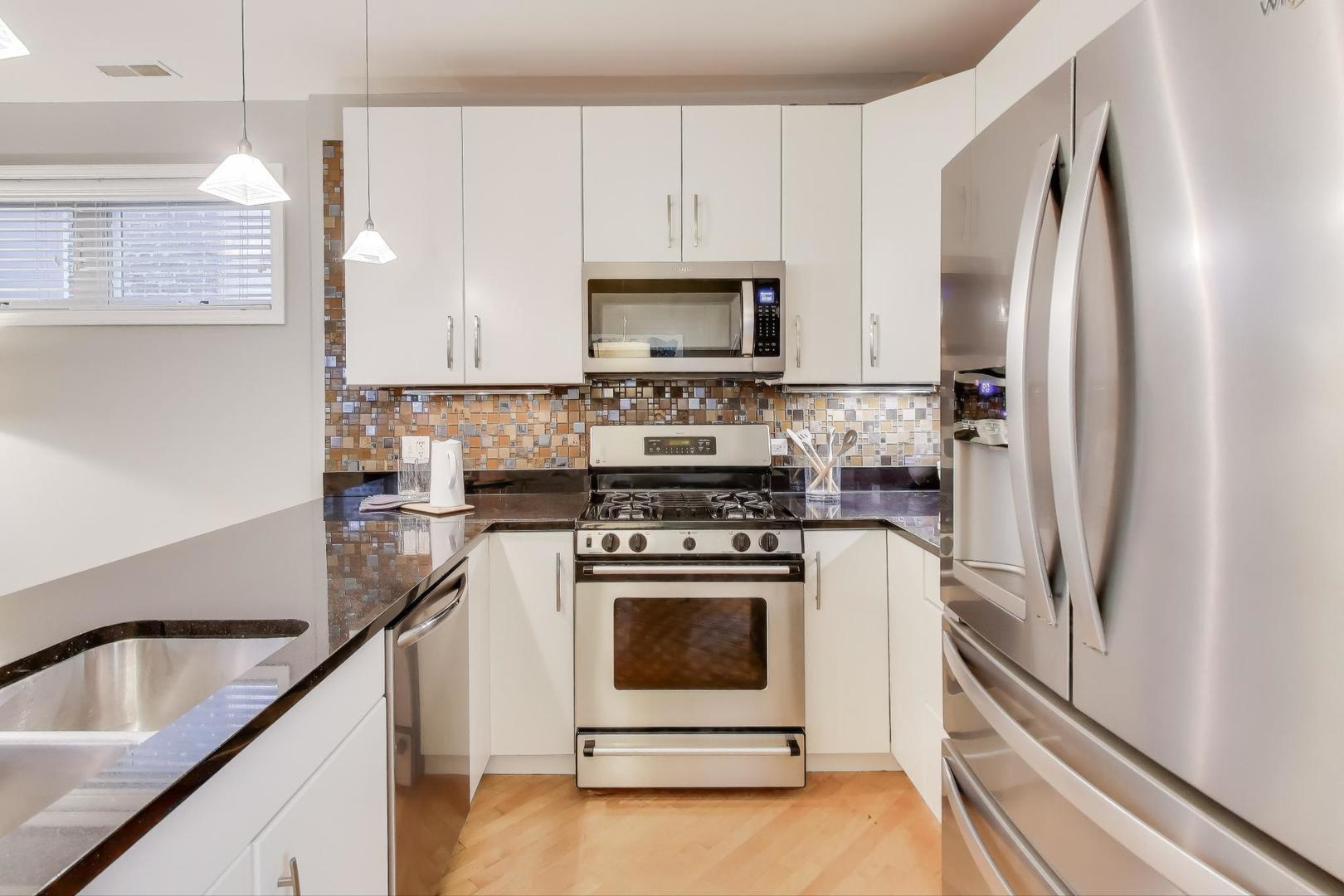 819 N Damen Avenue Unit: 2