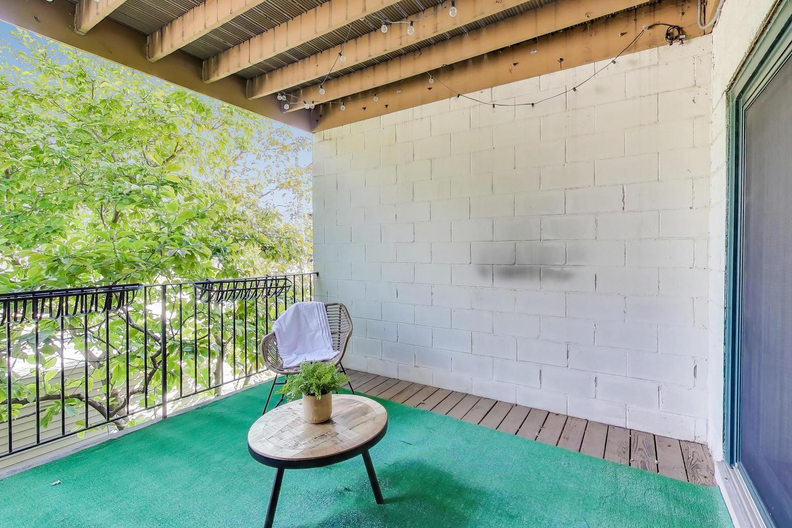 819 N Damen Avenue Unit: 2