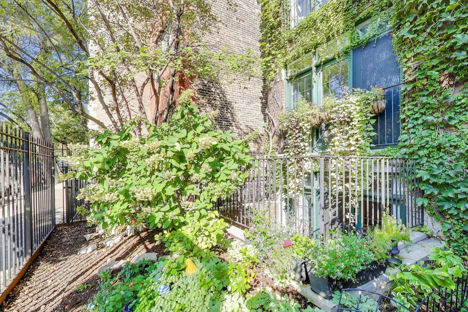 819 N Damen Avenue Unit: 2