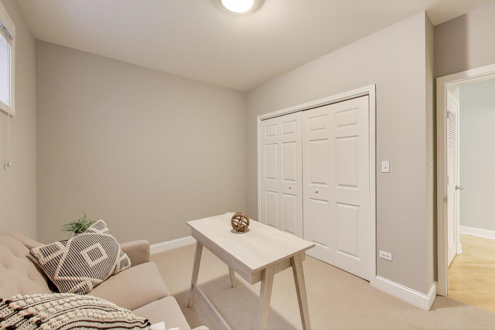 819 N Damen Avenue Unit: 2