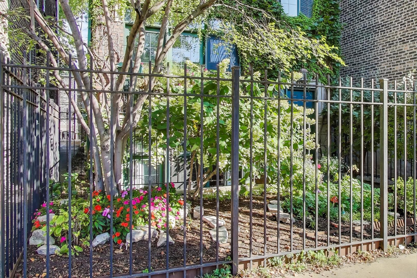 819 N Damen Avenue Unit: 2