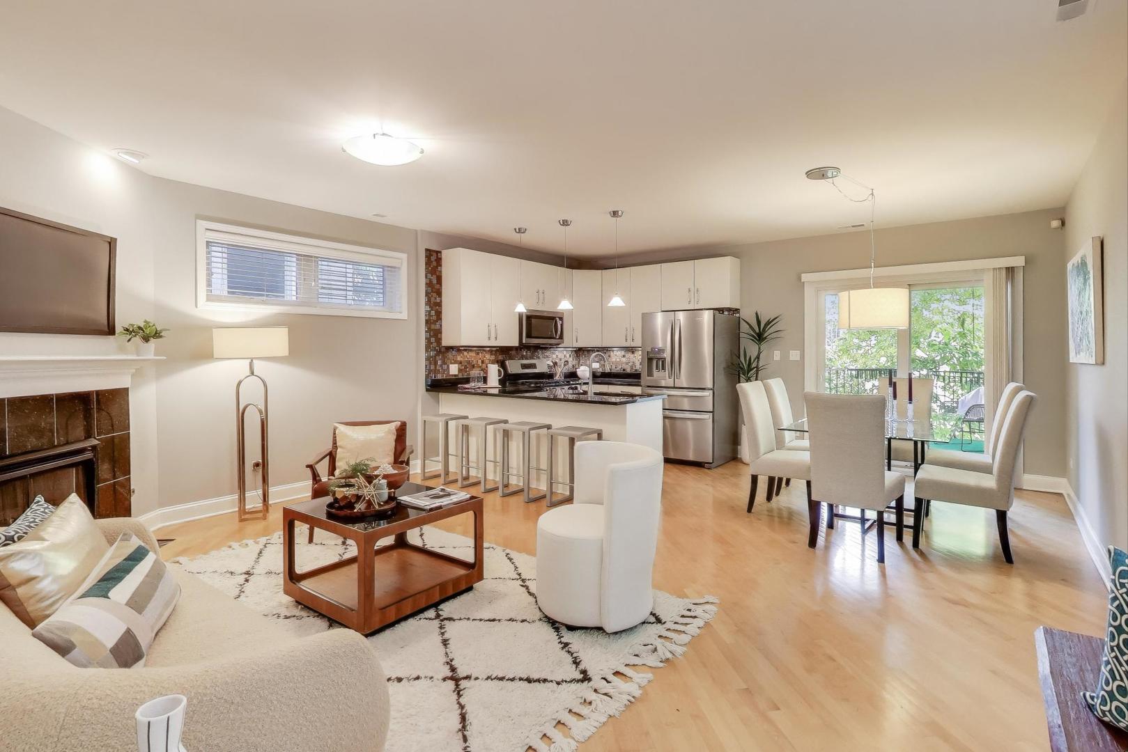 819 N Damen Avenue Unit: 2