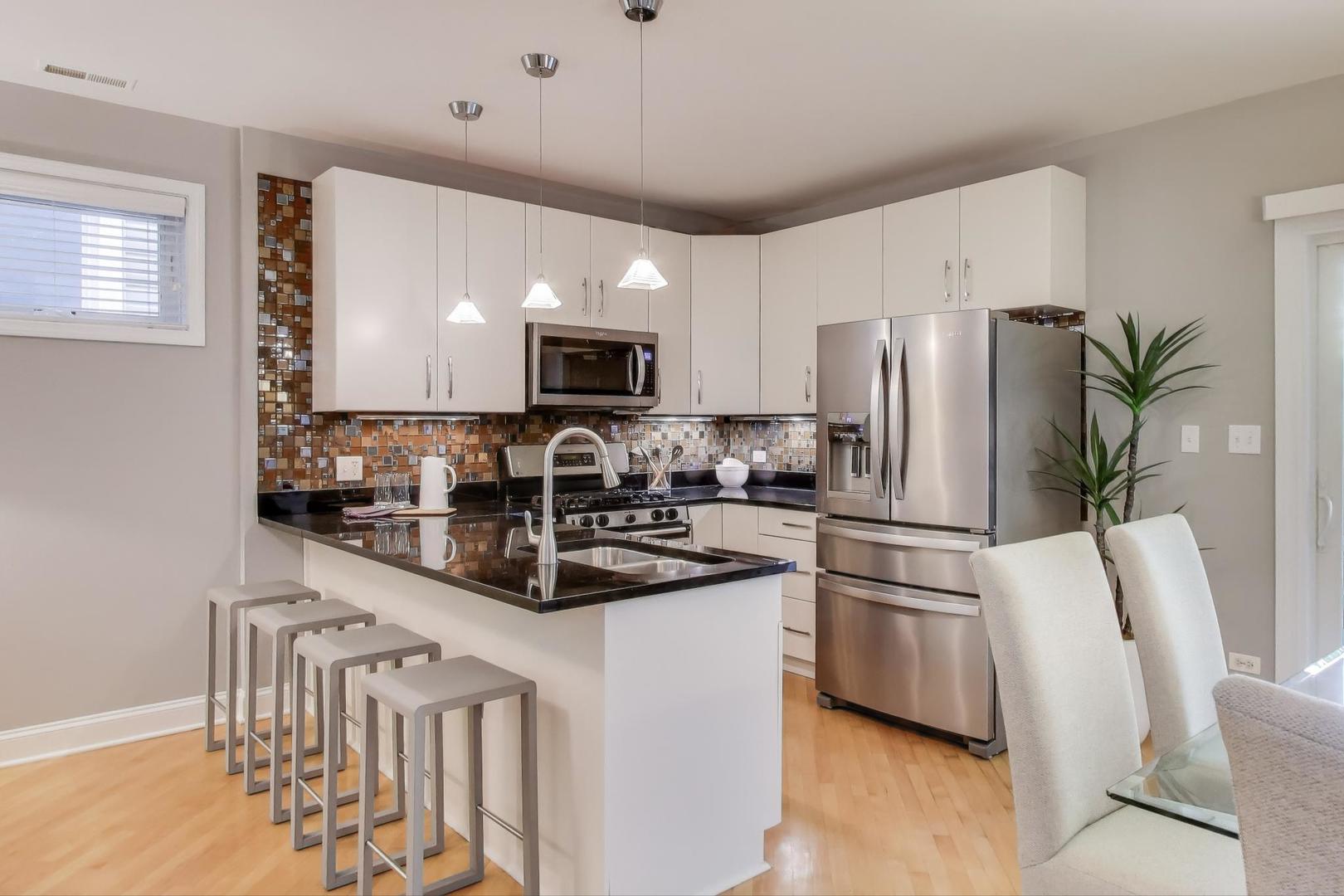 819 N Damen Avenue Unit: 2