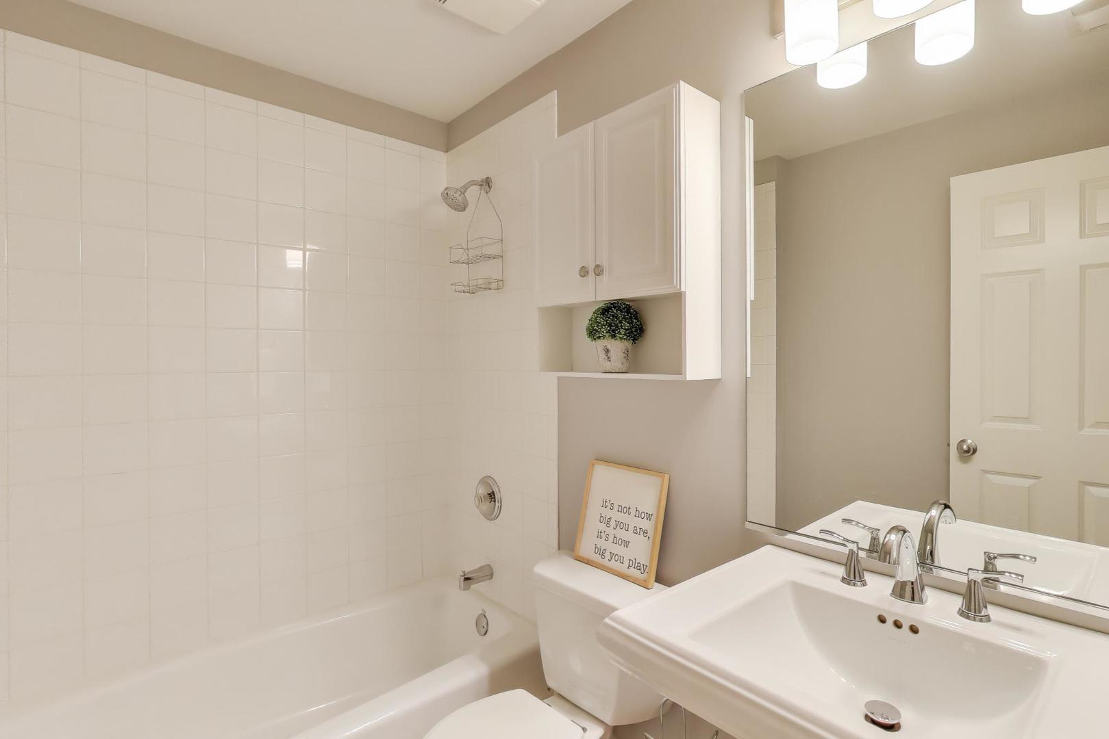 819 N Damen Avenue Unit: 2