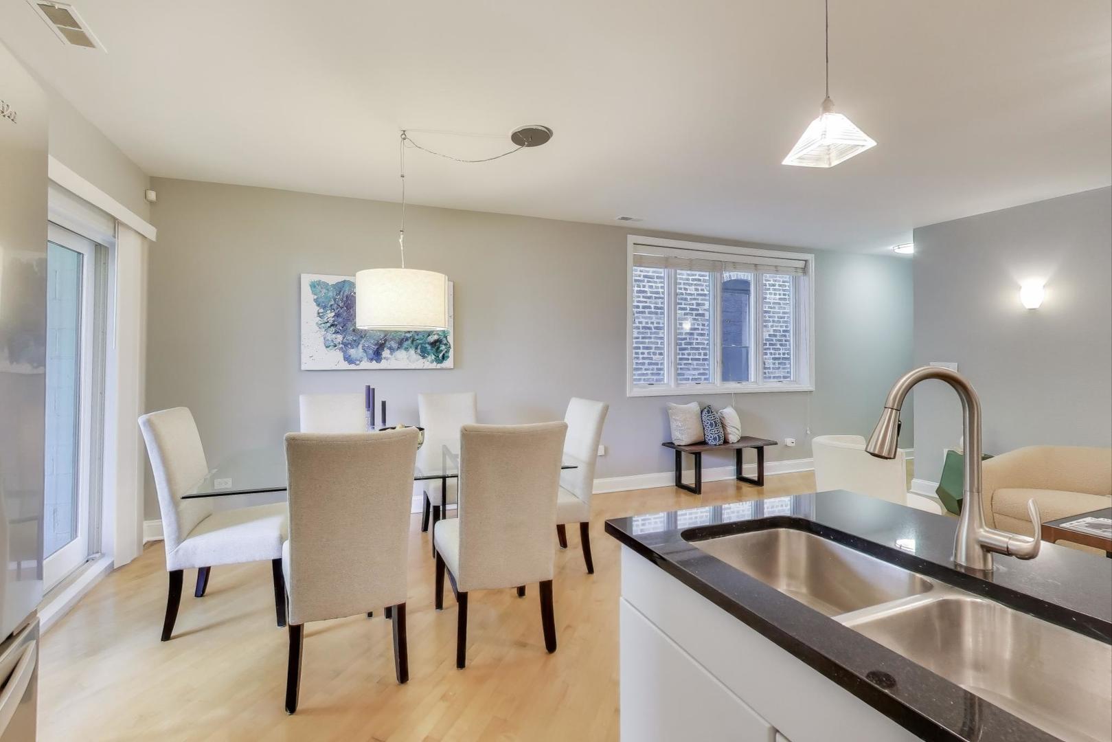 819 N Damen Avenue Unit: 2