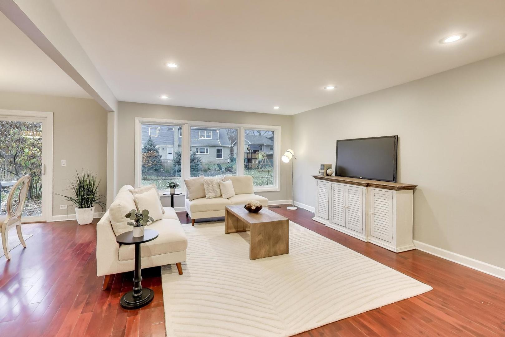 1318 S WALNUT Avenue