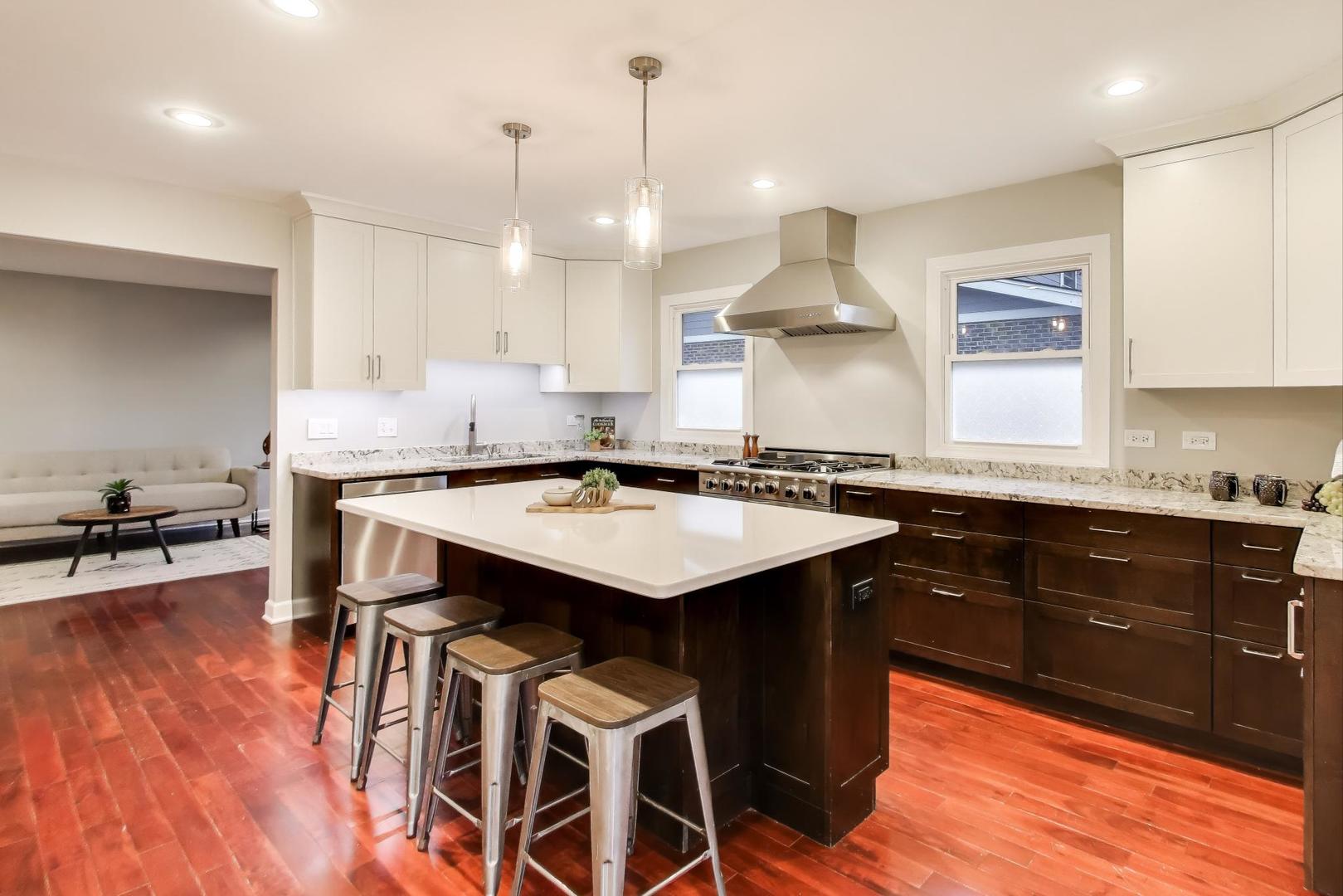 1318 S WALNUT Avenue