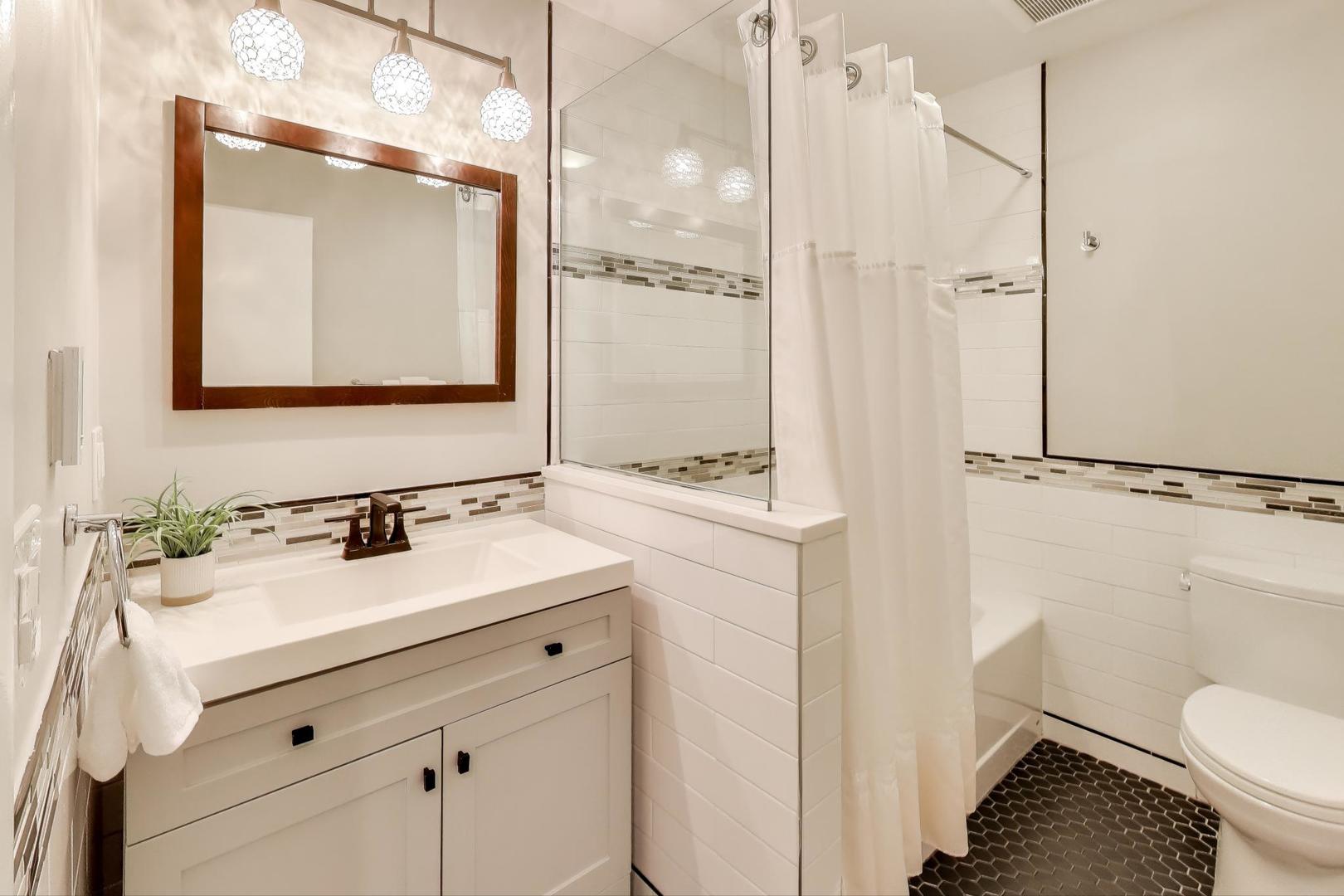 1318 S WALNUT Avenue