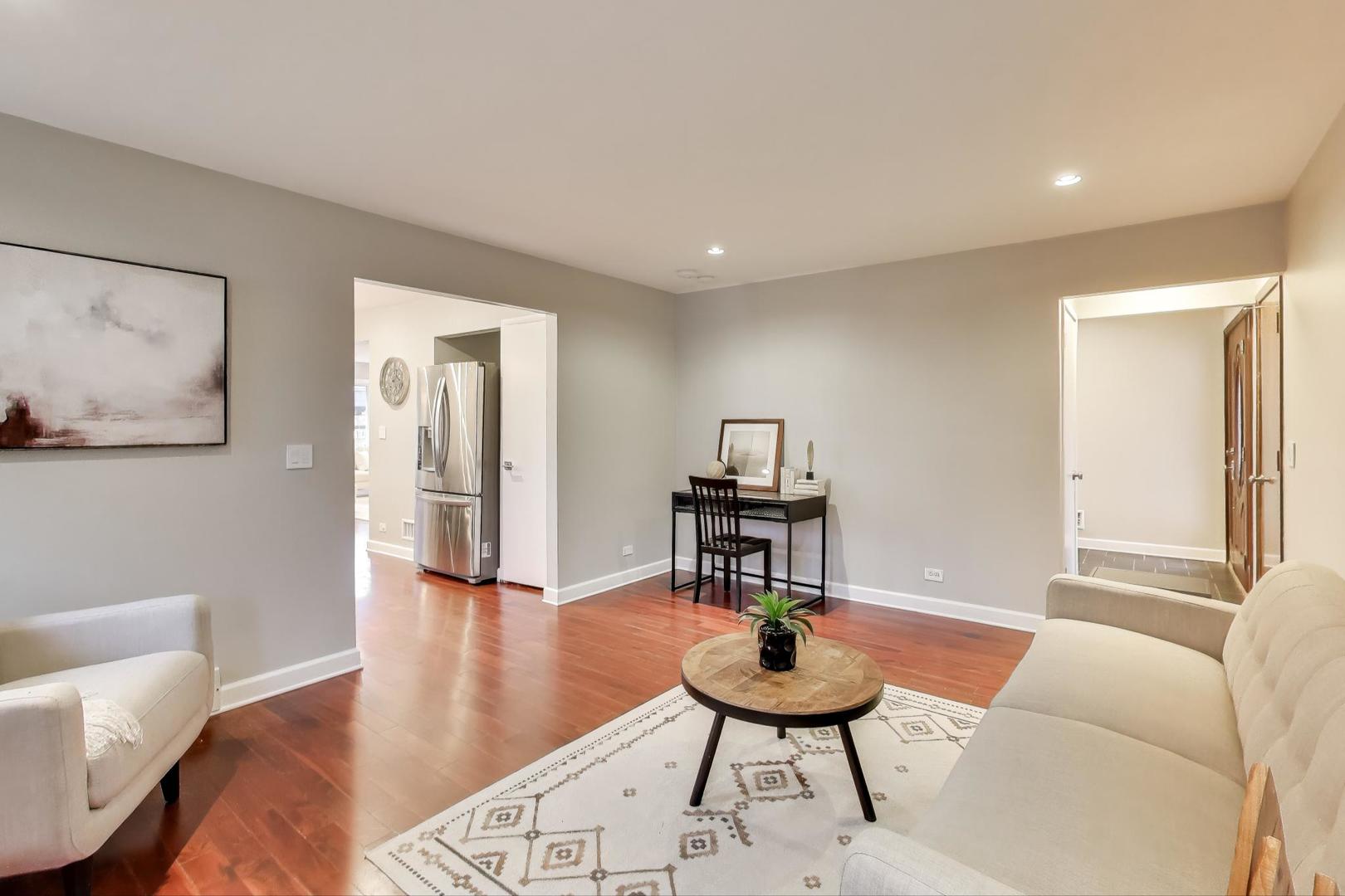 1318 S WALNUT Avenue