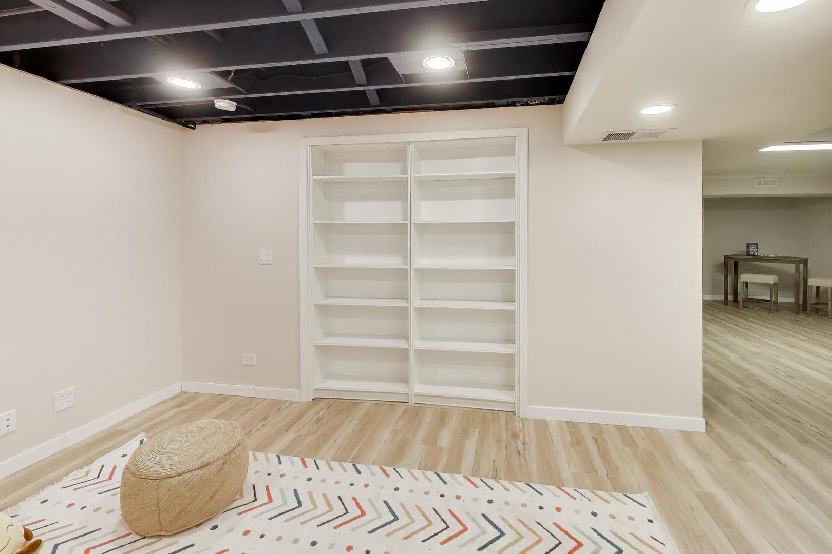 1318 S WALNUT Avenue