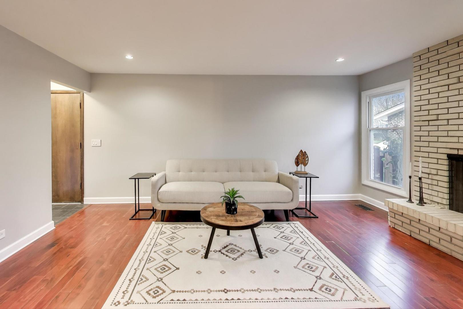 1318 S WALNUT Avenue