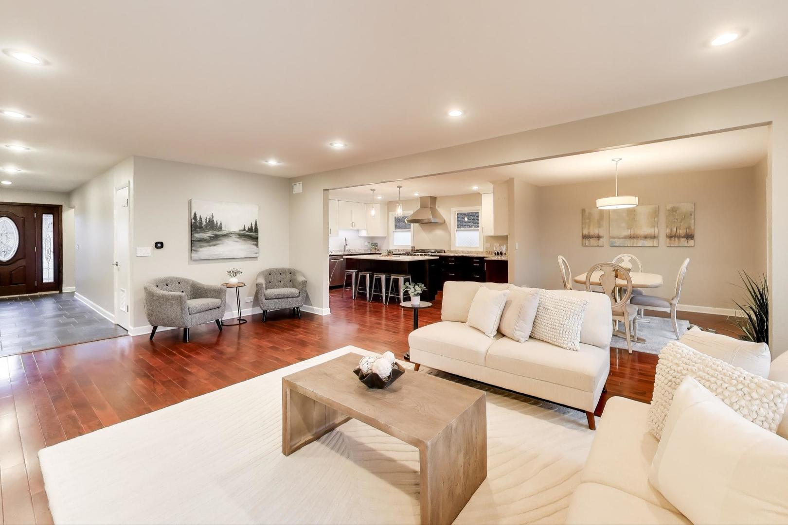 1318 S WALNUT Avenue