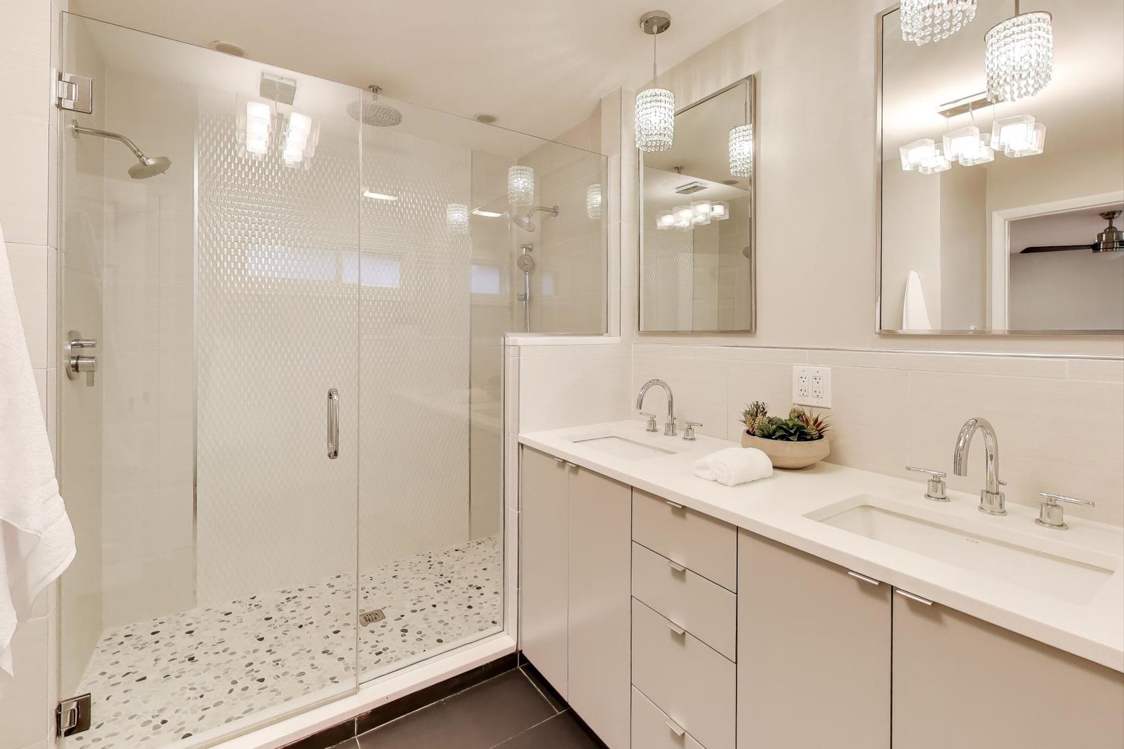 1318 S WALNUT Avenue