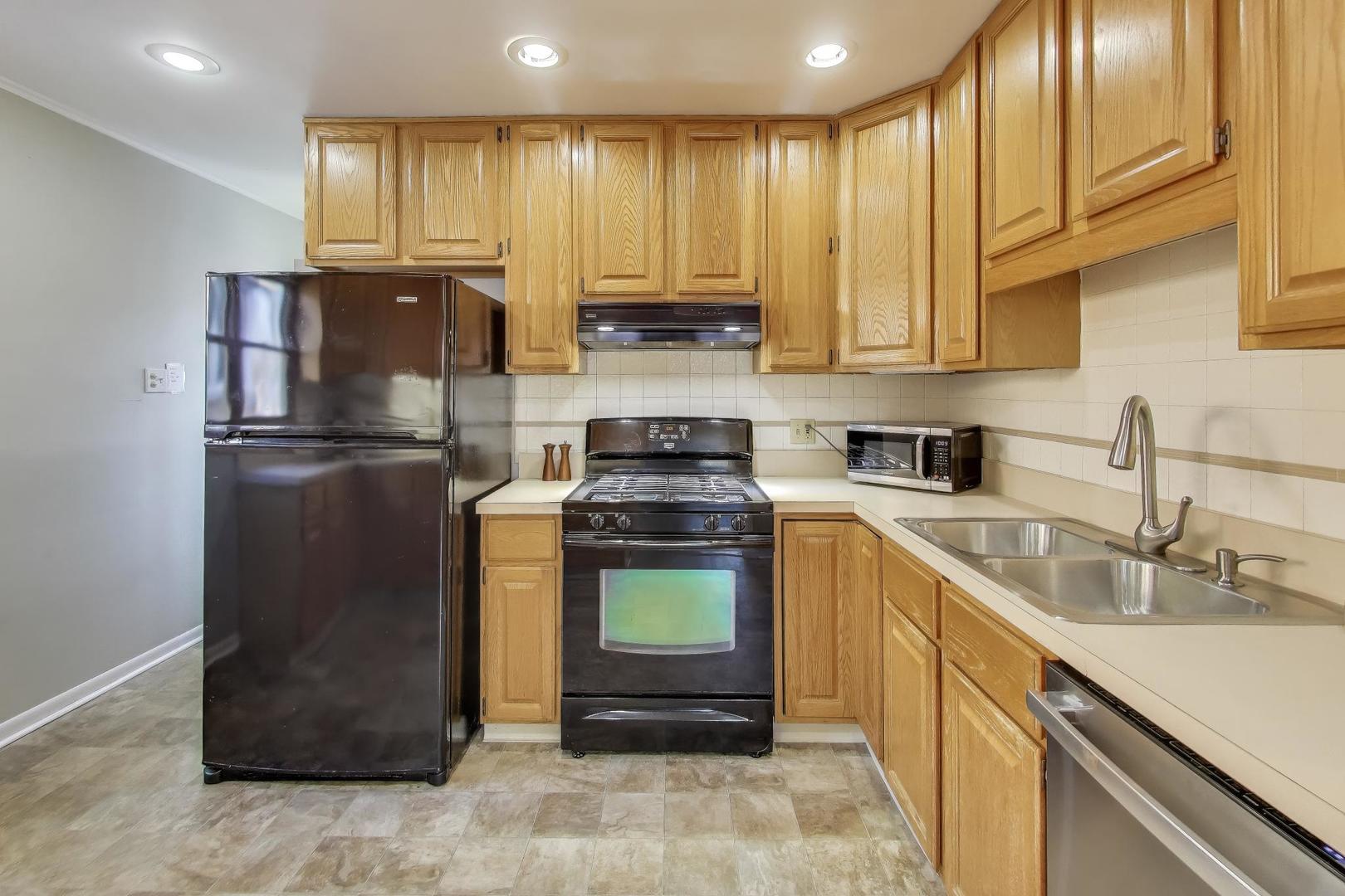 823 N Fernandez Avenue