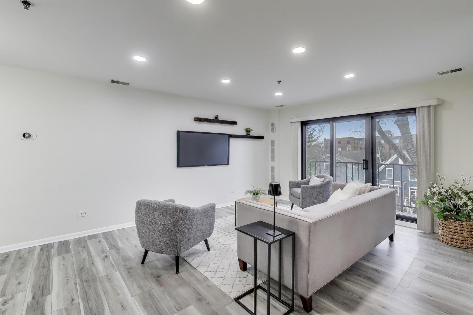 110 S Evergreen Avenue Unit: 4CS