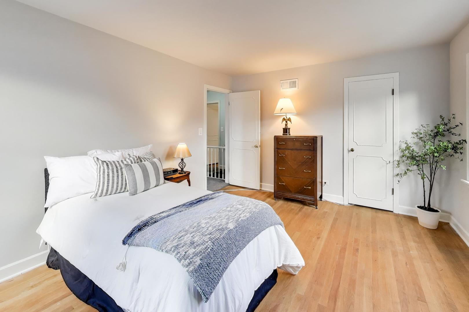 200 S Derbyshire Lane