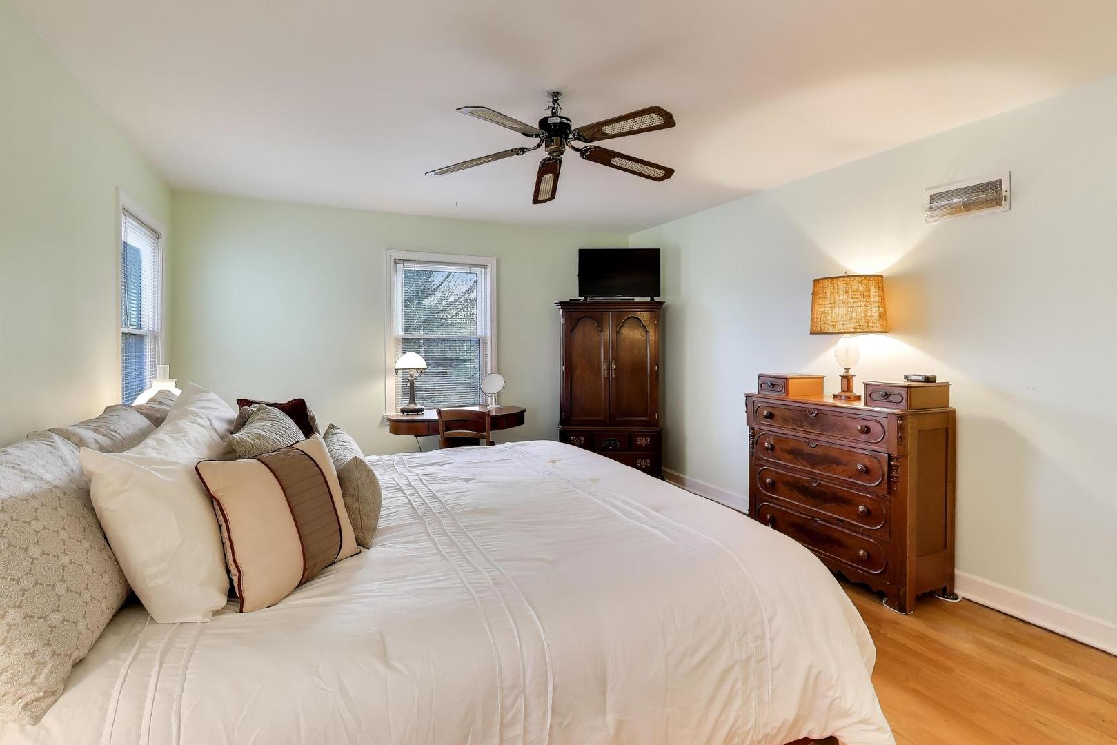 200 S Derbyshire Lane