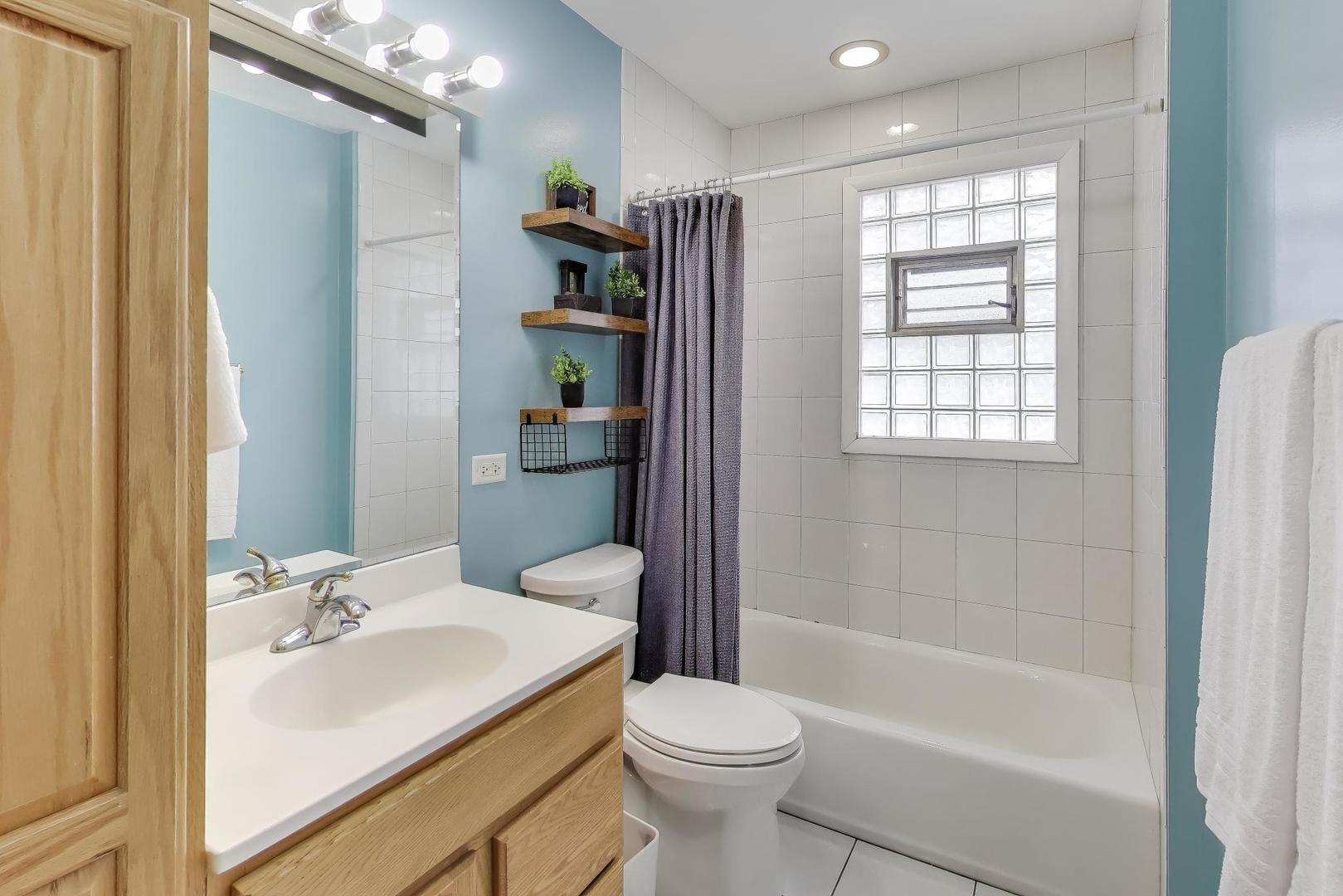 823 N Fernandez Avenue