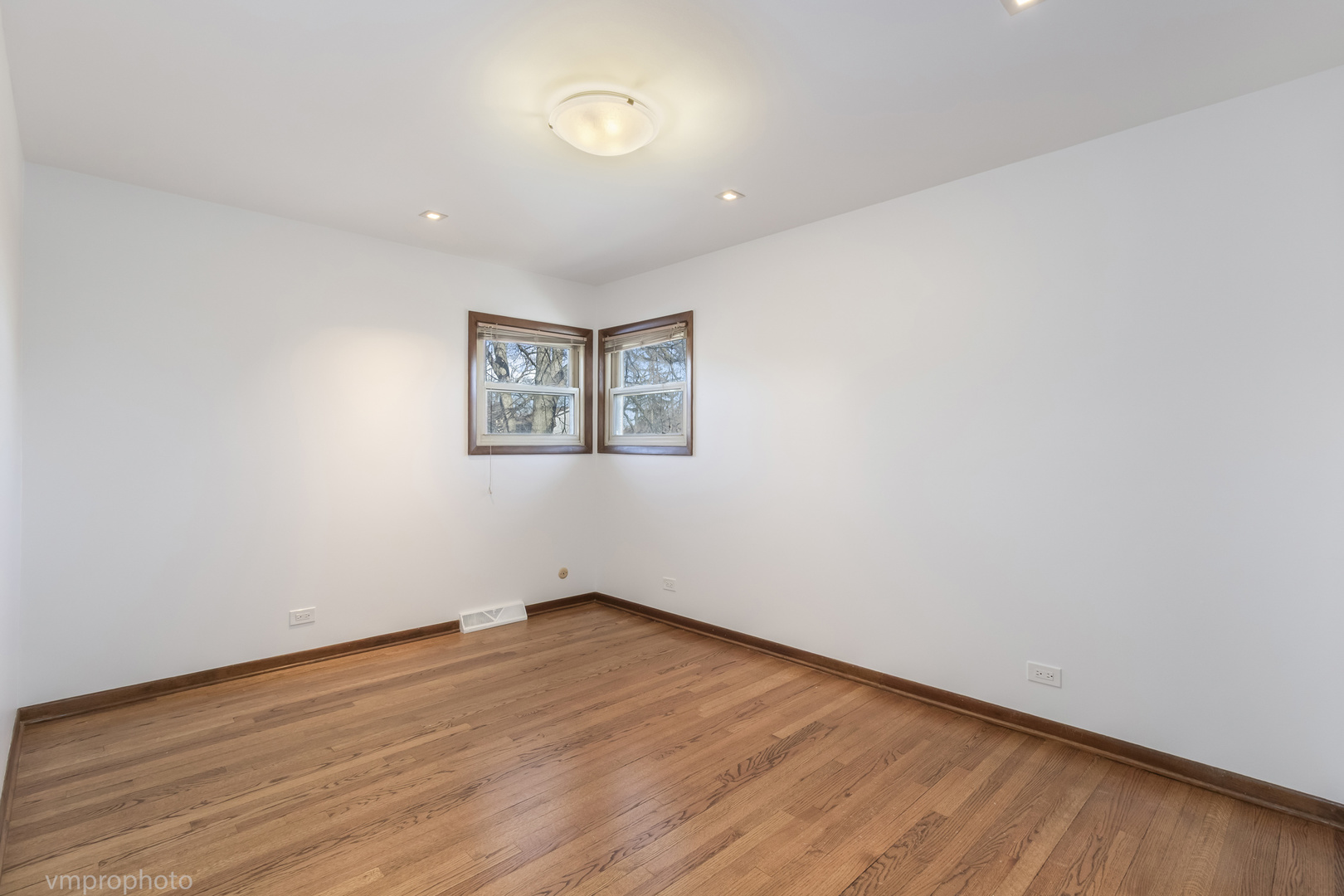 455 E Granville Avenue