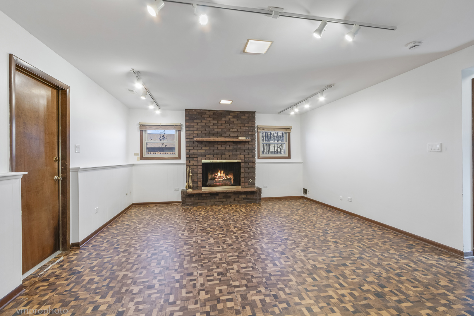 455 E Granville Avenue