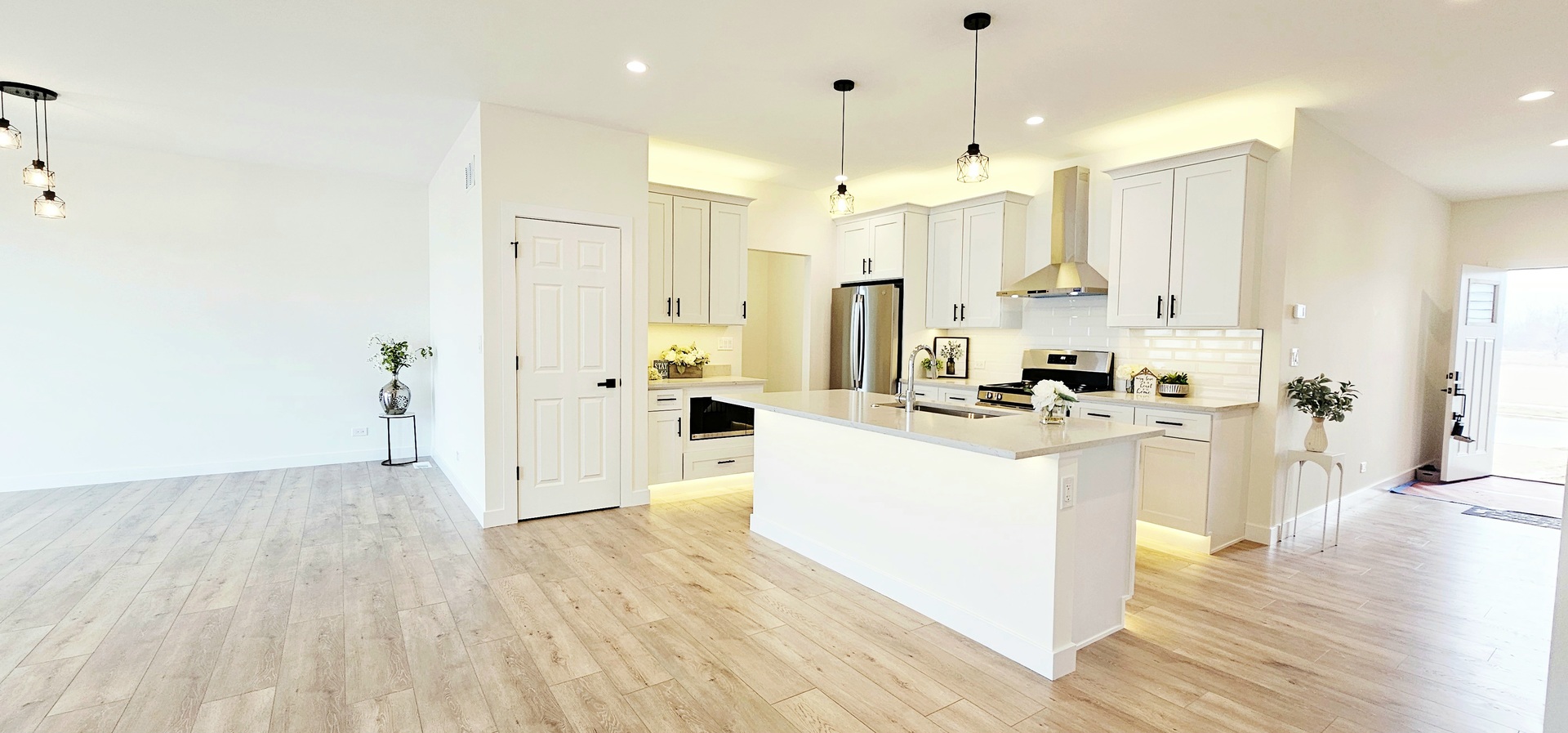 1004 Joshua Lane