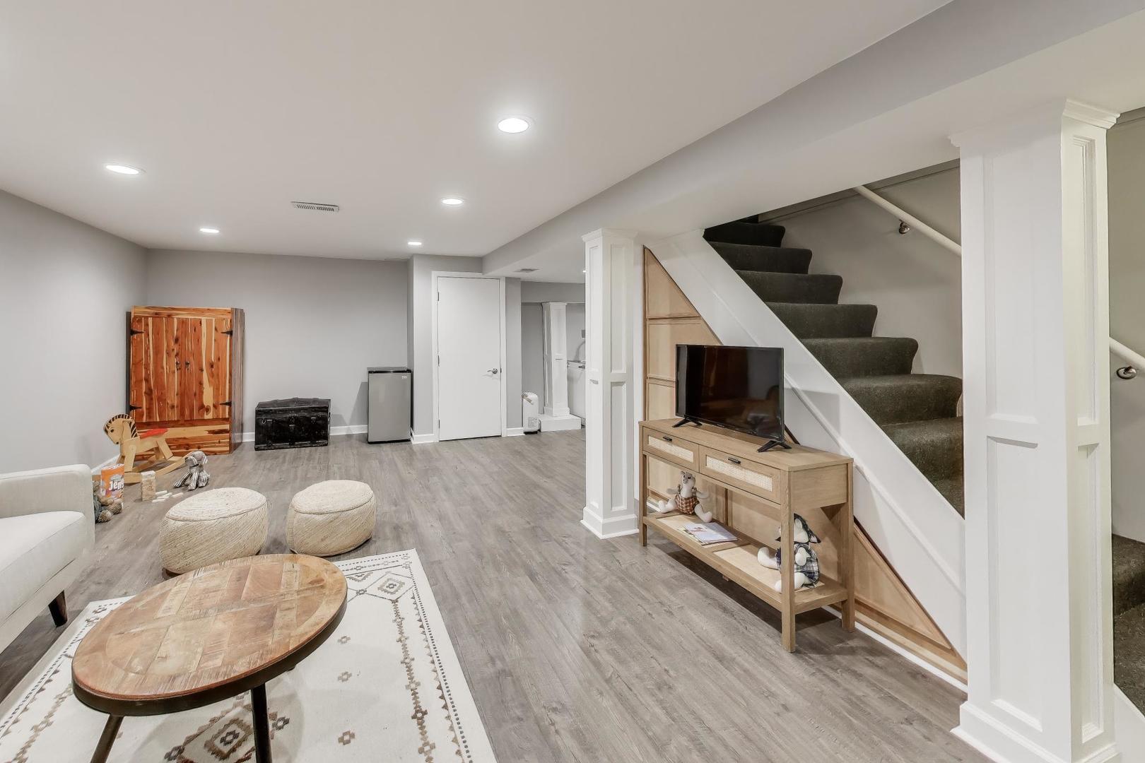 200 S Derbyshire Lane