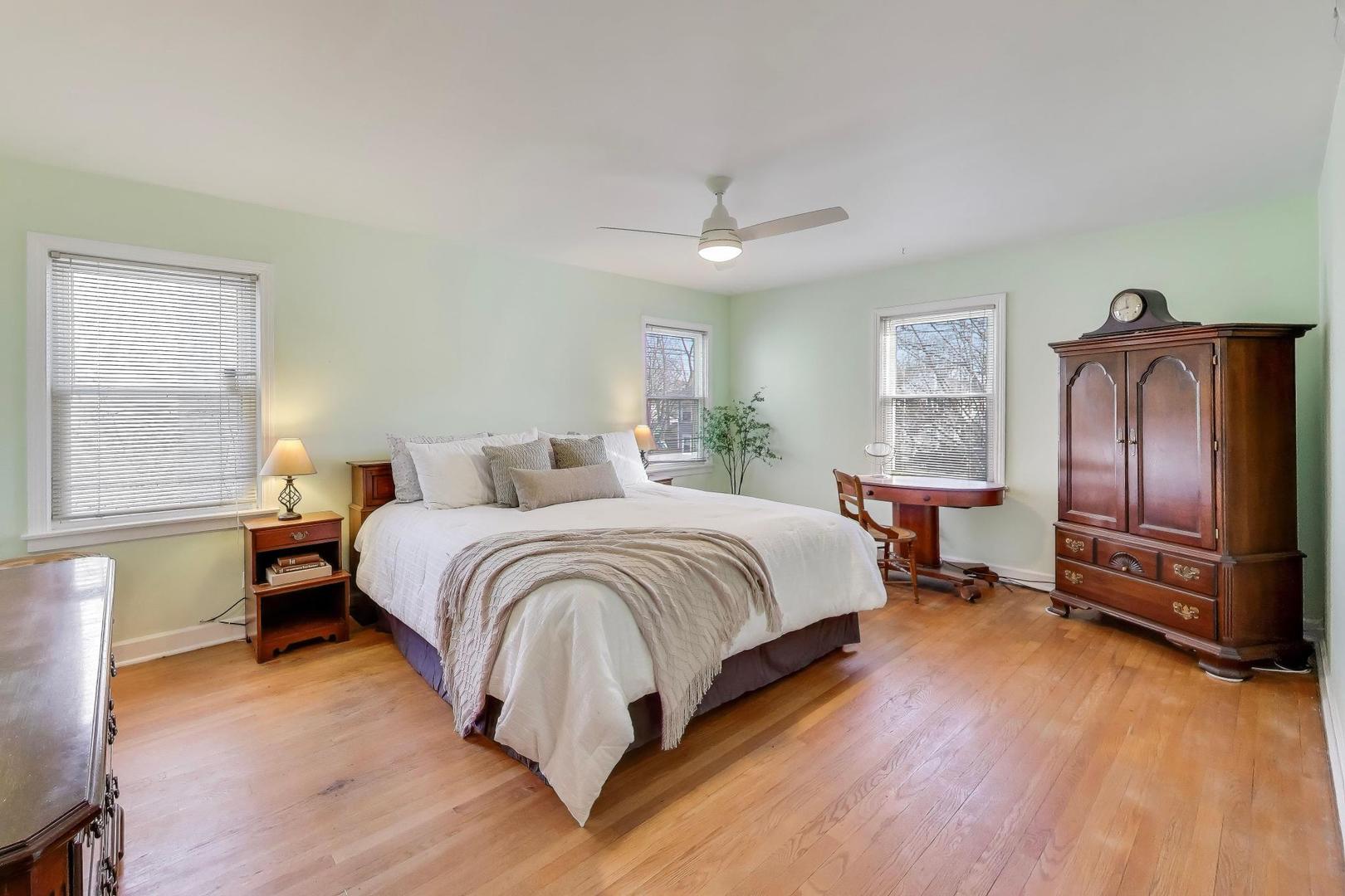 200 S Derbyshire Lane