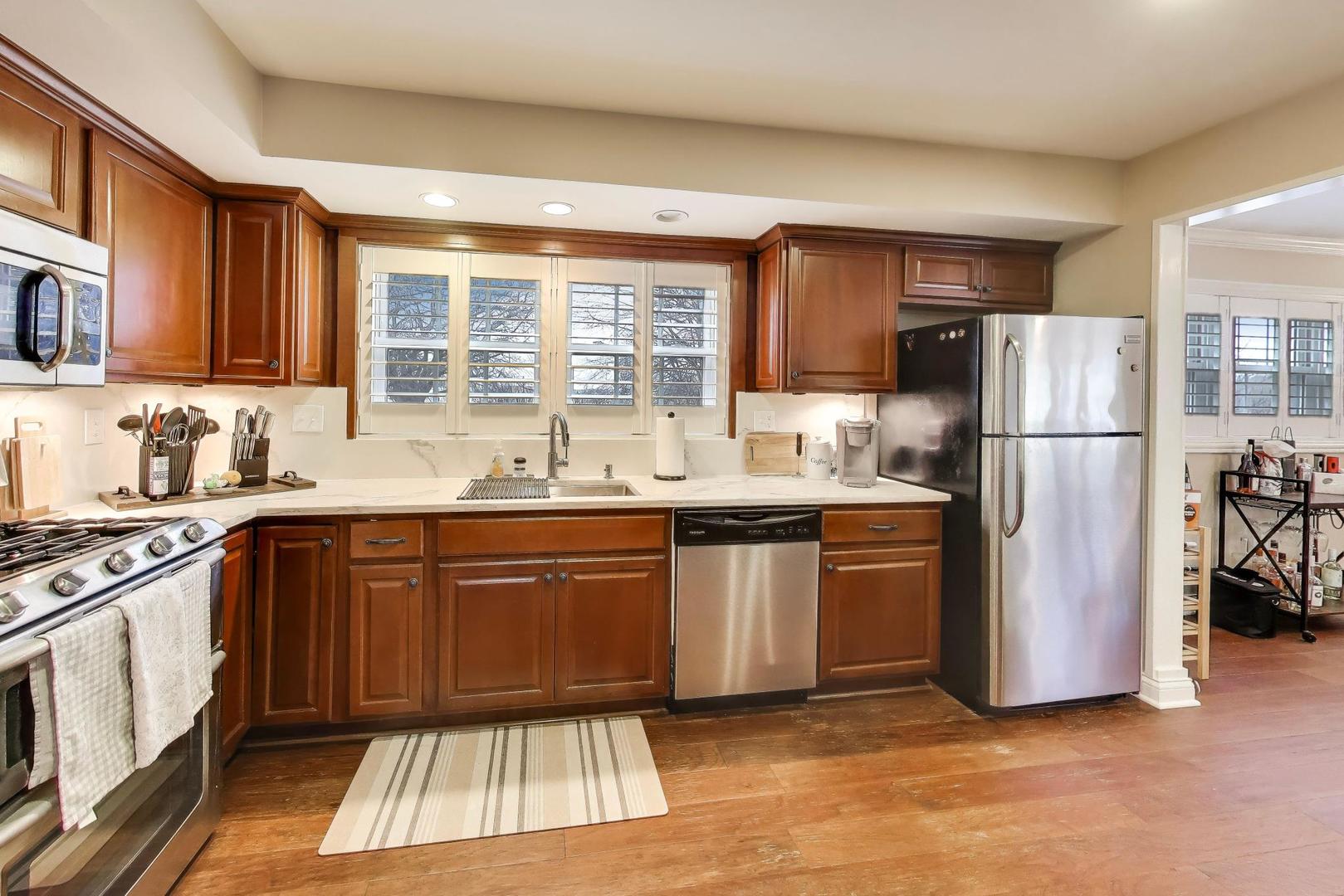 1530 E Northwest Highway Unit: 2A