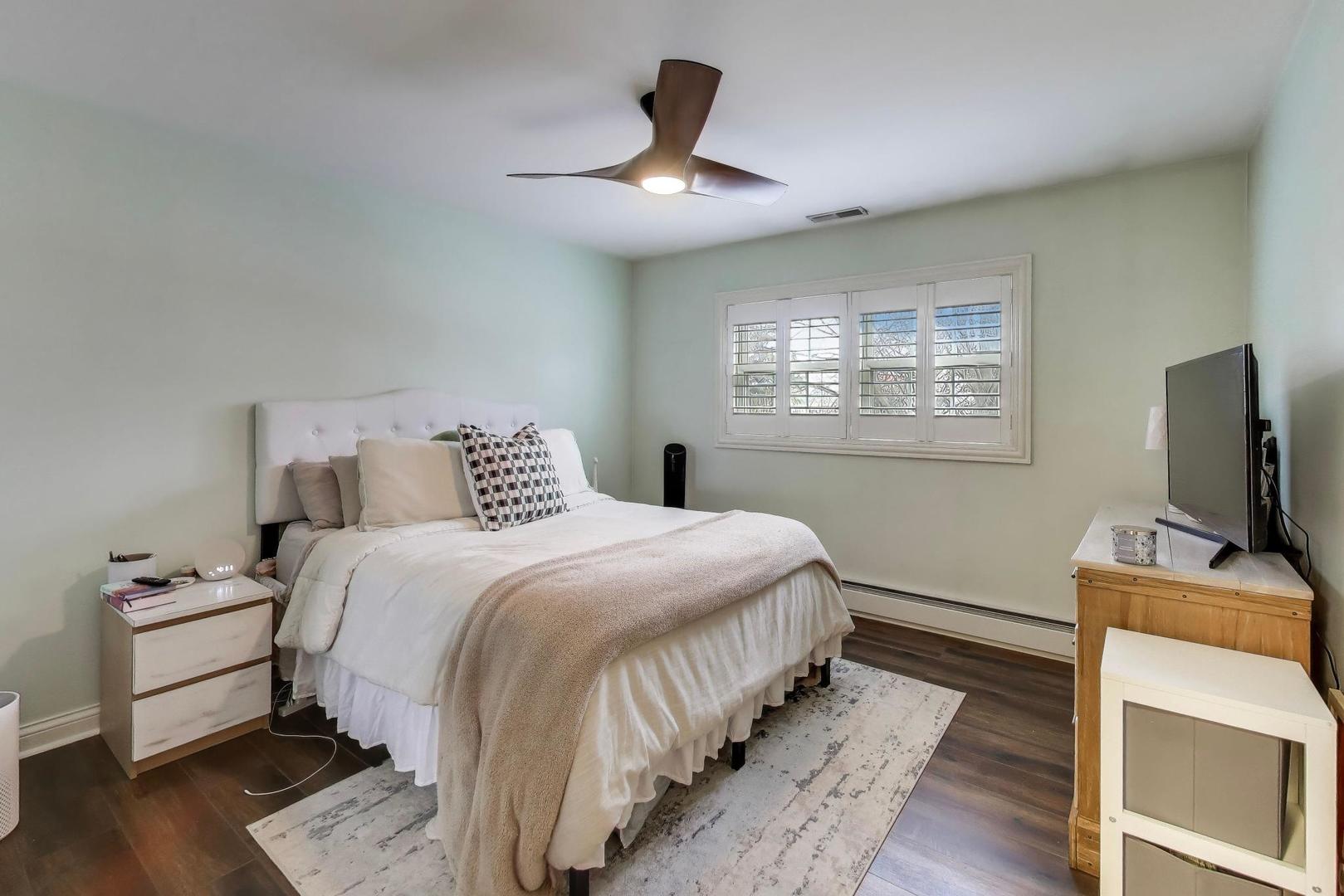 1530 E Northwest Highway Unit: 2A