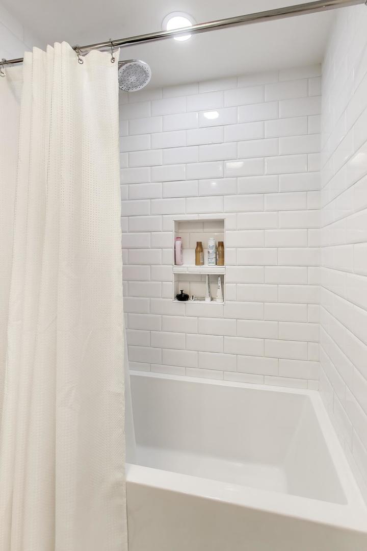 1530 E Northwest Highway Unit: 2A