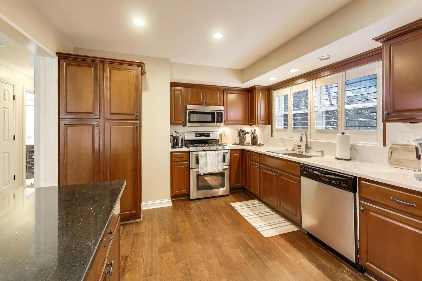 1530 E Northwest Highway Unit: 2A