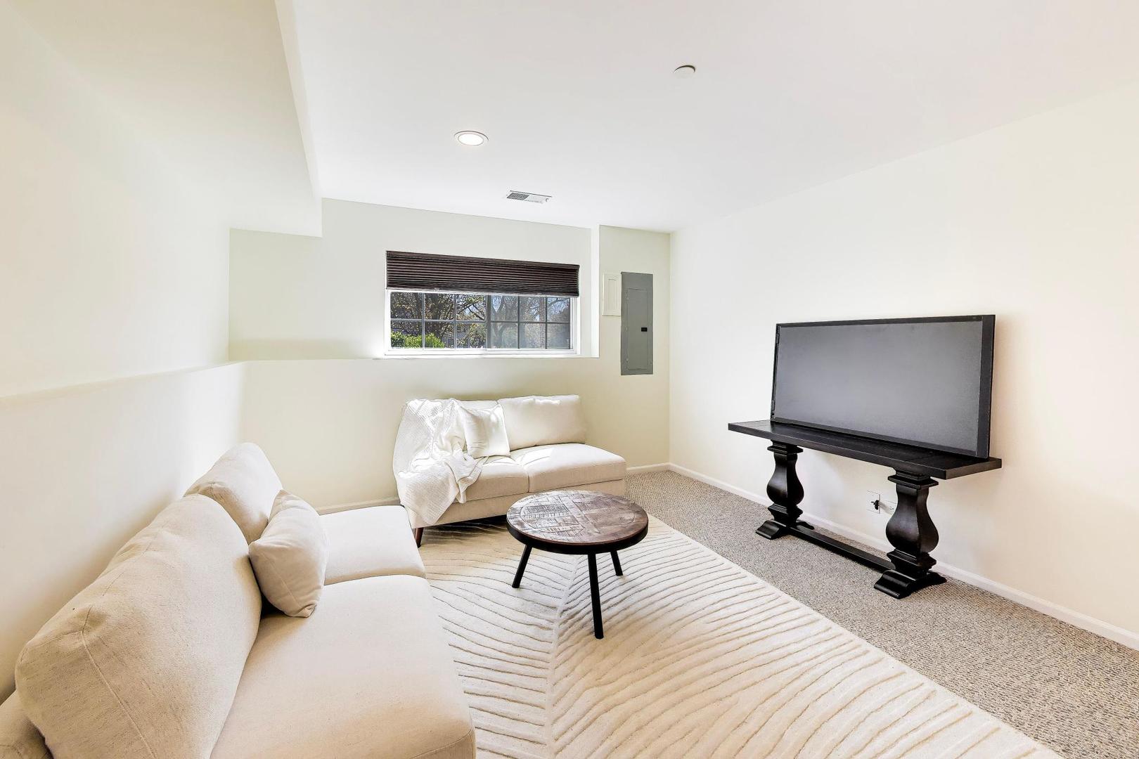 366 COUNTRY CLUB Drive