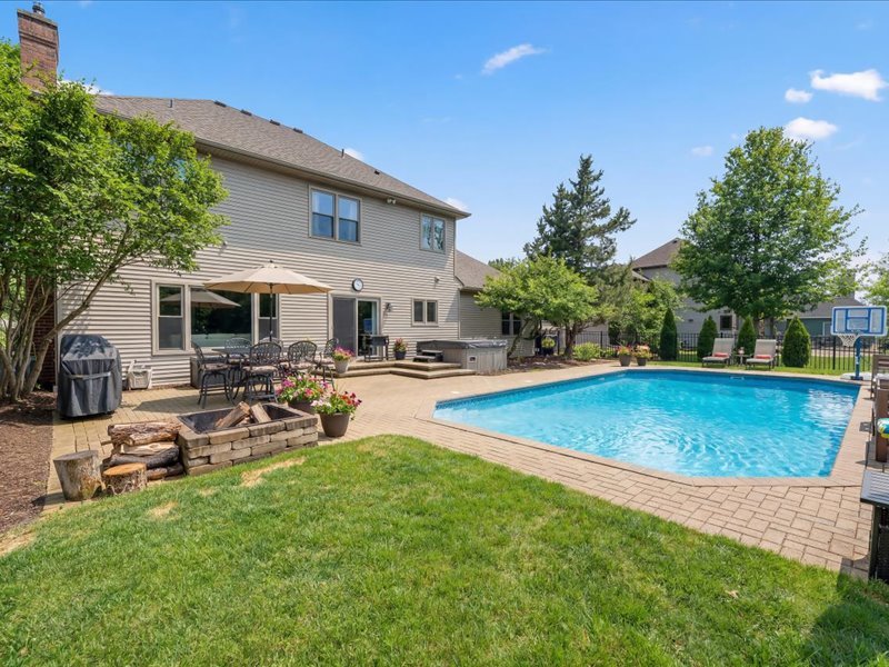 1109 Edwards Drive
