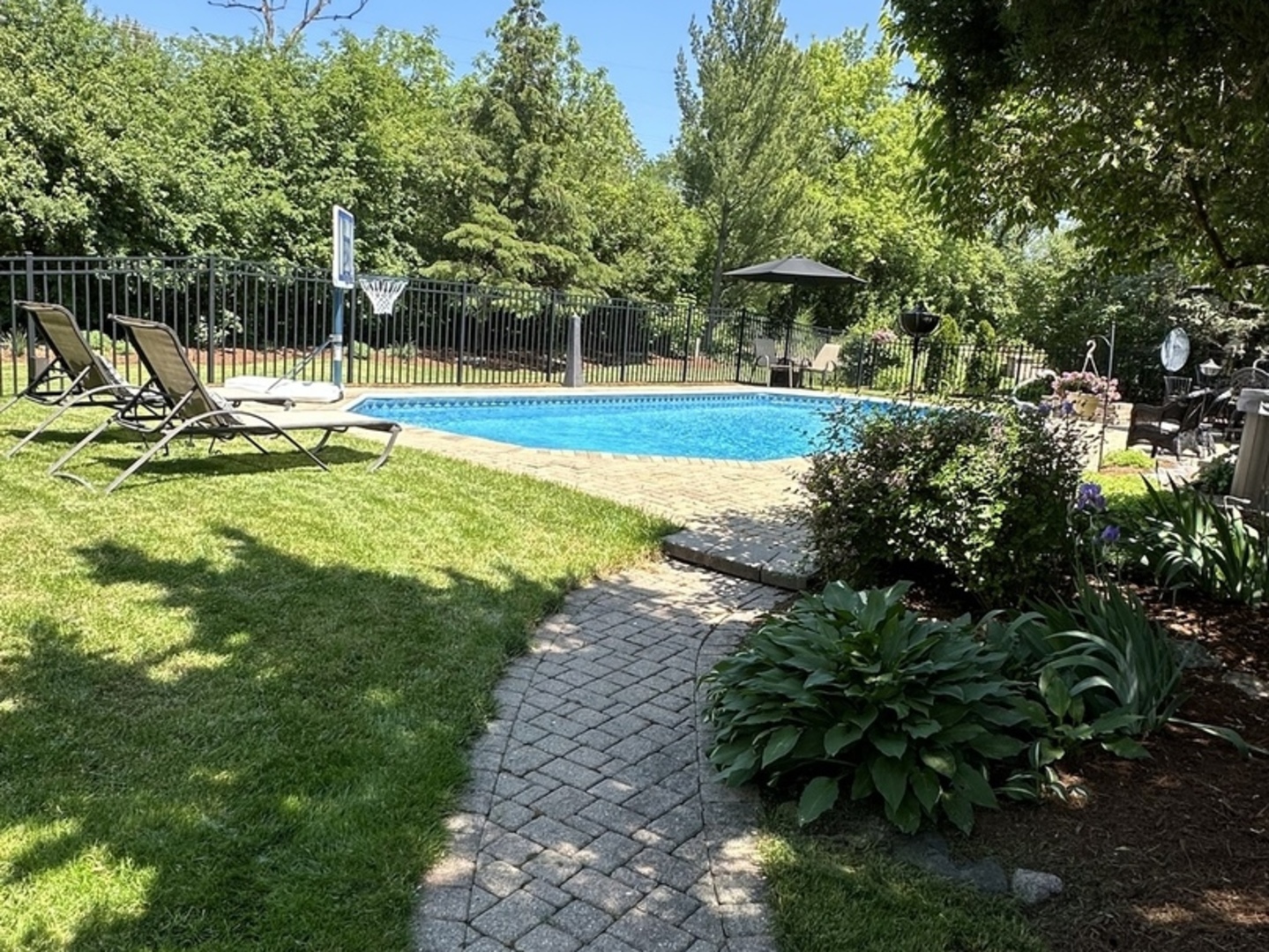 1109 Edwards Drive
