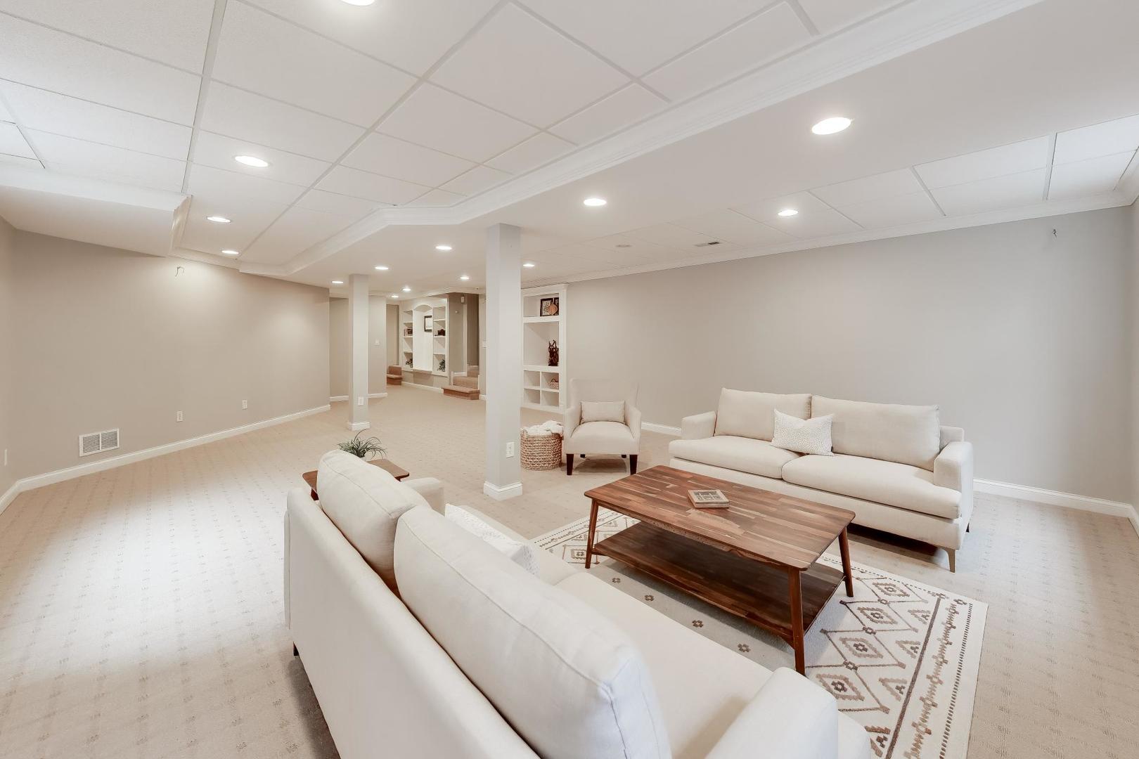 1212 W Clarendon Road